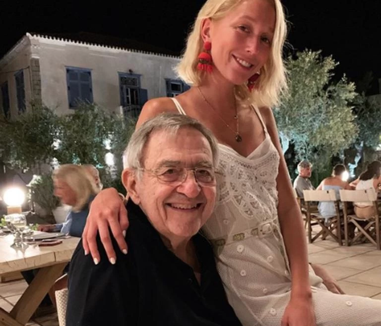 Αγνώριστος ο τέως Βασιλιάς Κωνσταντίνος στα γενέθλια της εγγονής του (εικόνες)